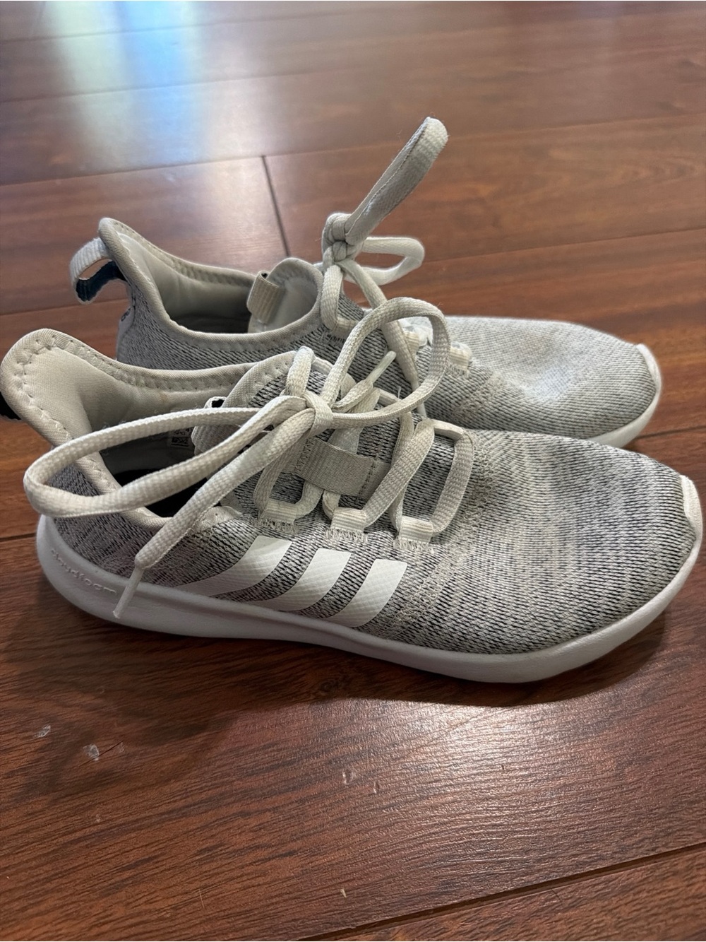 Adidas Cloudfoam Gray & White Athletic Sneakers Running Shoes Sz 6